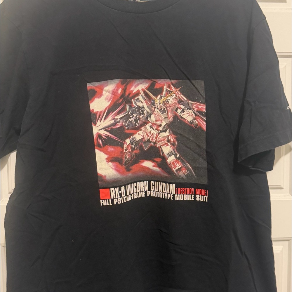 Uniqlo Black RX-0 Unicorn Gundam Tee